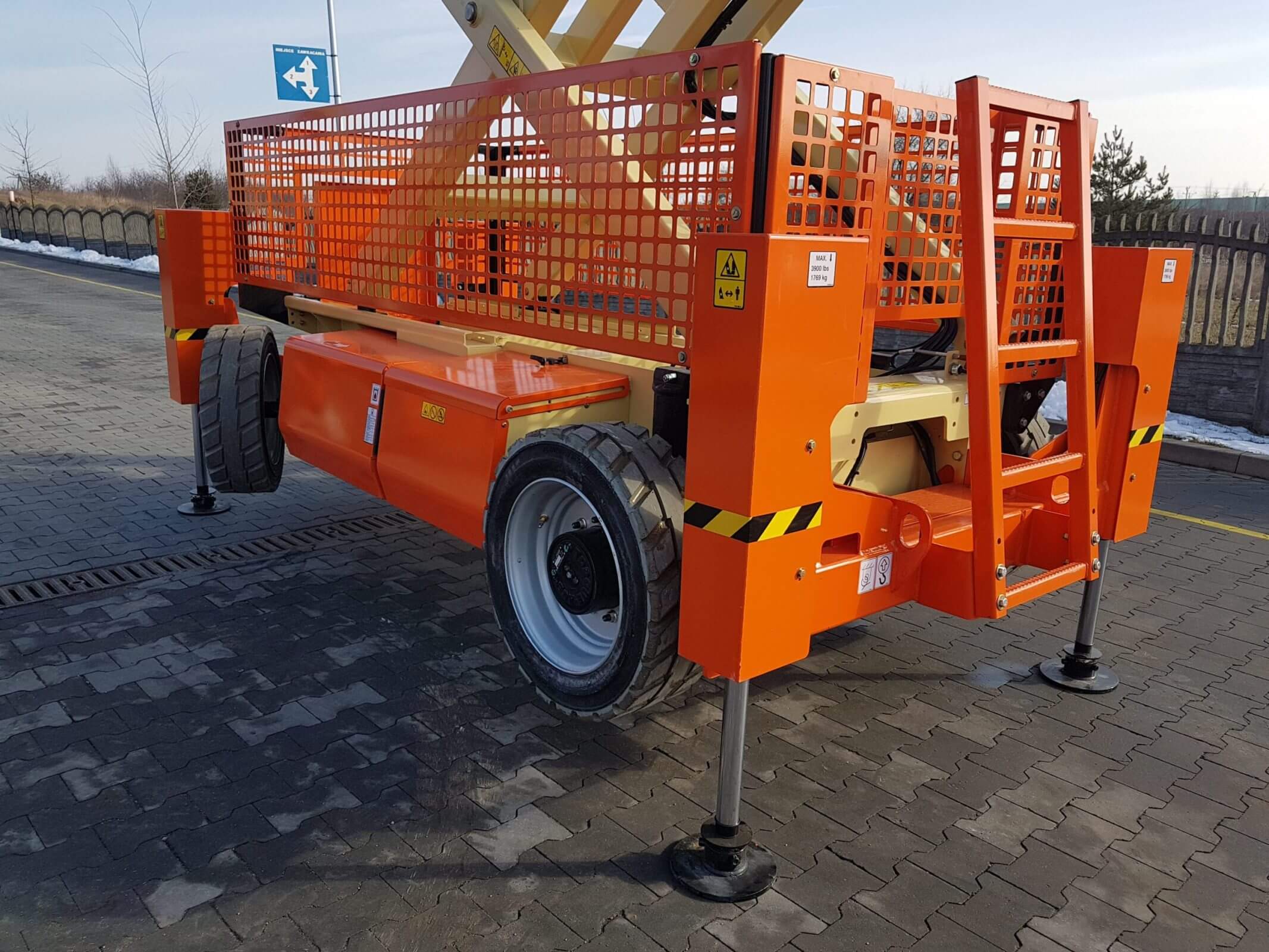 podno-nik-no-ycowy-jlg-4069le-z-podporami-riwal-polska
